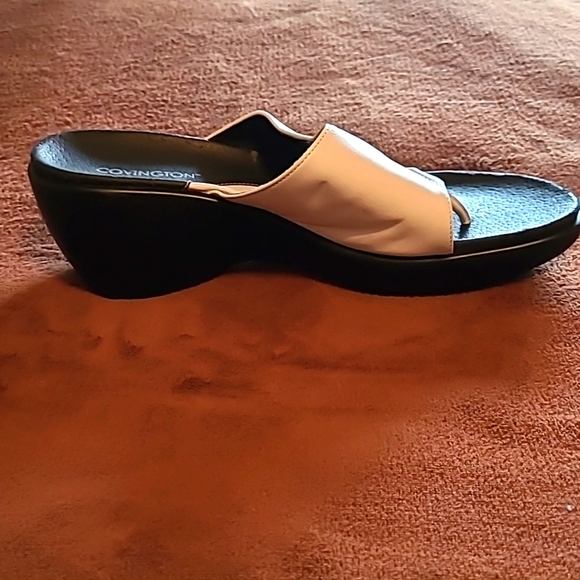 Covington white & black sandals 8M - Picture 6 of 11